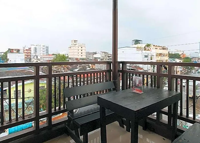 Отель Reddoorz @ Vcat Apartelle Sampaloc 2*