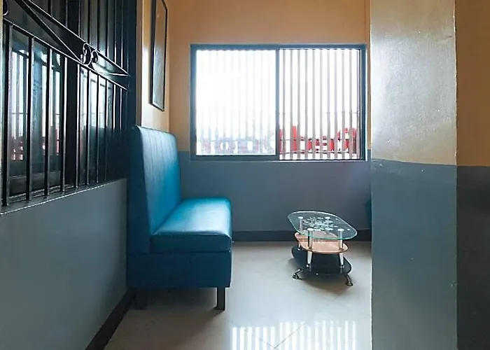 Отель Reddoorz @ Vcat Apartelle Sampaloc Манила