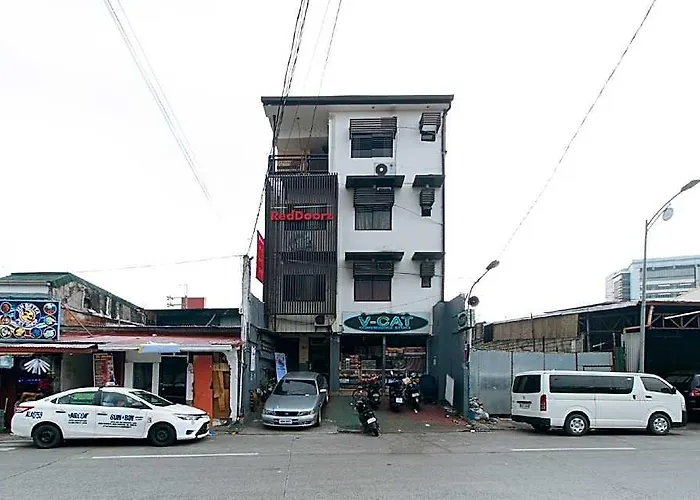 Reddoorz @ Vcat Apartelle Sampaloc 2* Манила